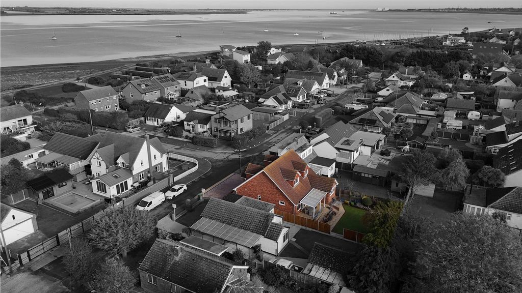 Property photo 2 of 37