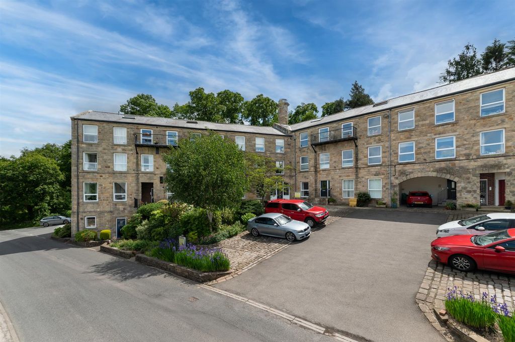 Property photo 1 of 15 Birdcage Court