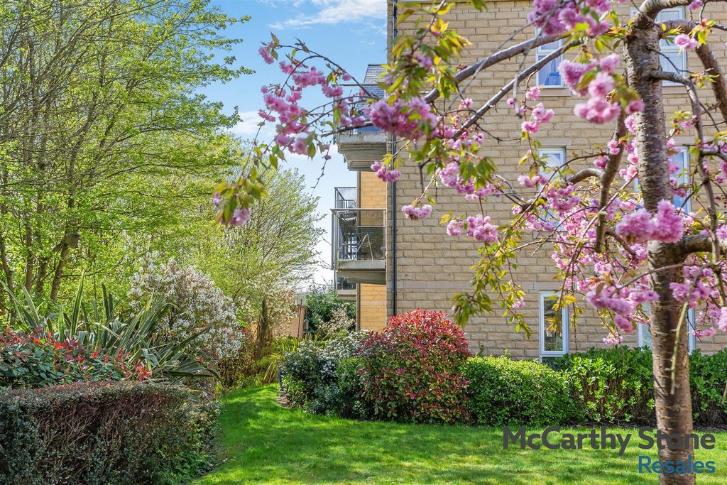 Property photo 1 of 21 8687604-Exterior07.Jpg