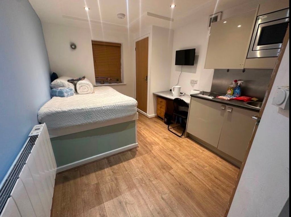 Property photo 1 of 2