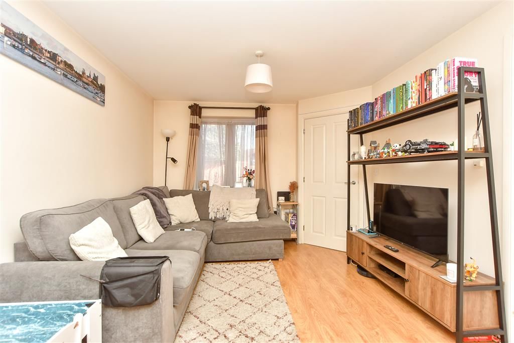 Property photo 1 of 12 Lounge