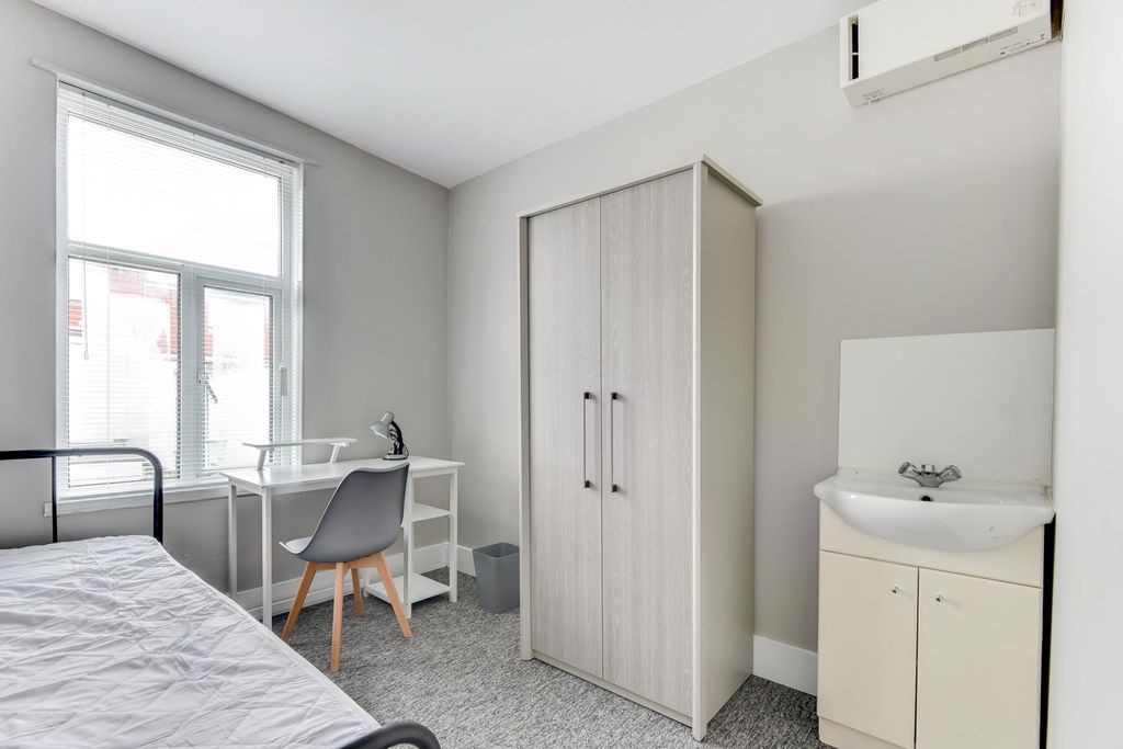 Additional image 35 of 7 bed semi-detached house to rentBernard Road, Brighton BN2