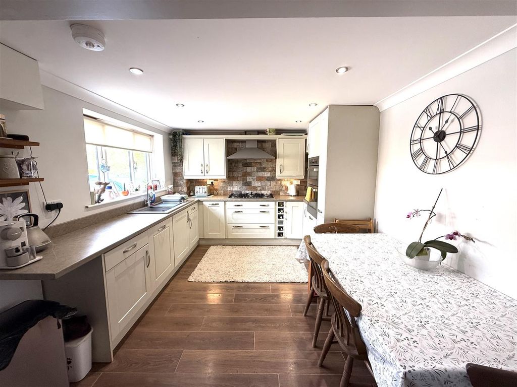 Property photo 2 of 14 Pytchley 4.Jpg
