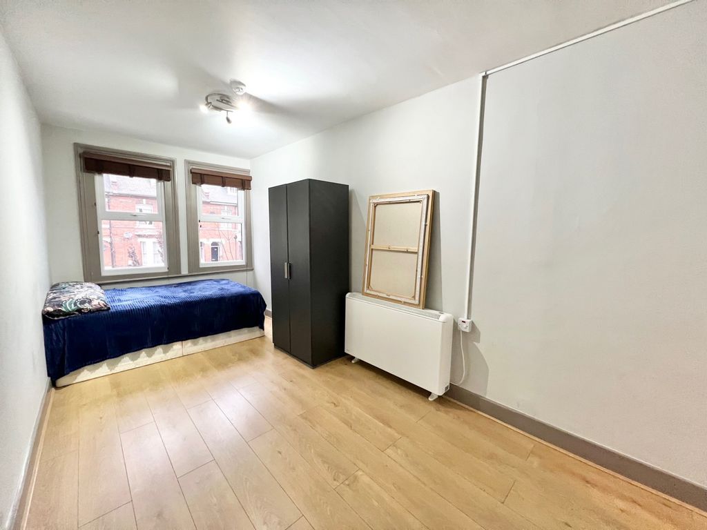 Property photo 1 of 9 Studio Apartment For Rent