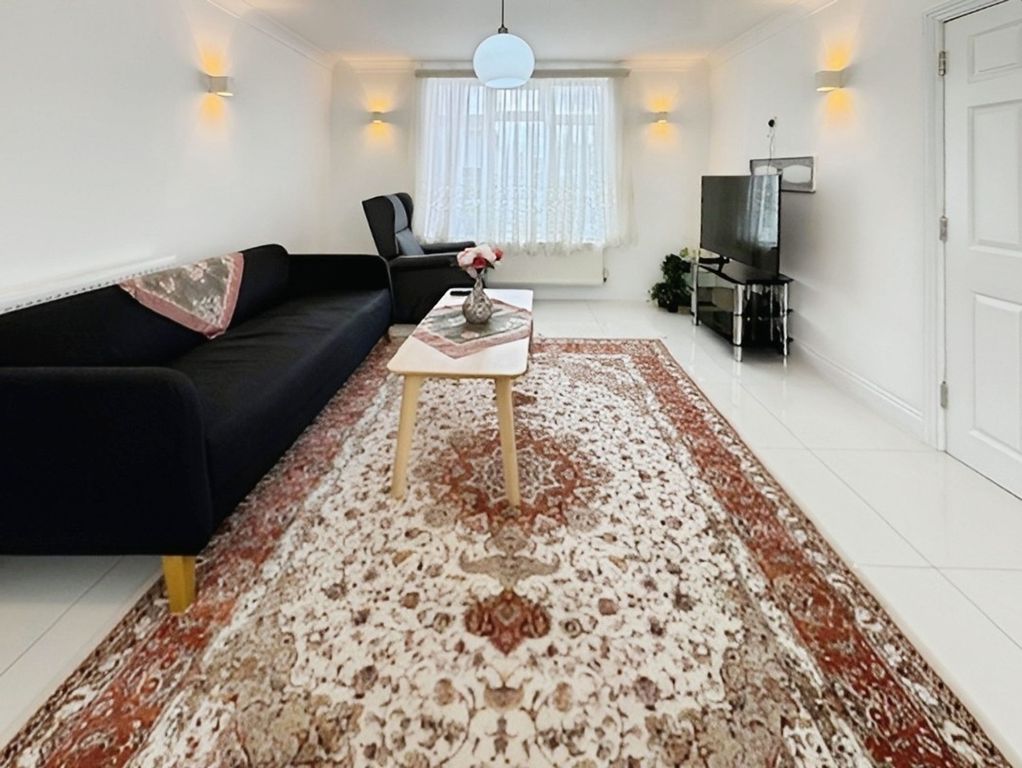 Property photo 2 of 12 Lounge
