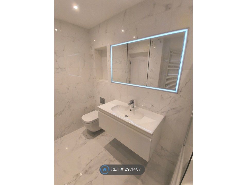 Property photo 3 of 13 Bathroom 3