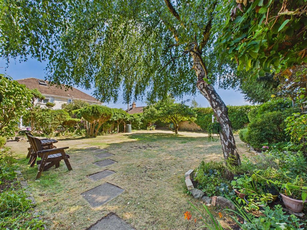 Property photo 2 of 13 Garden