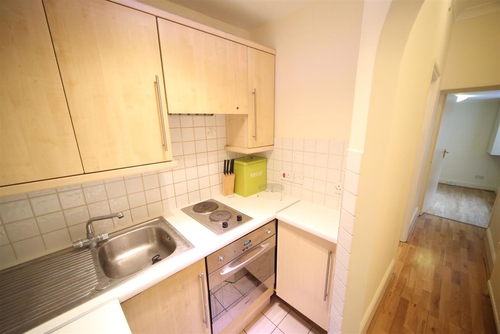 Property photo 3 of 9 Ivor Place 14A Fl 1 Kit 2.Jpg