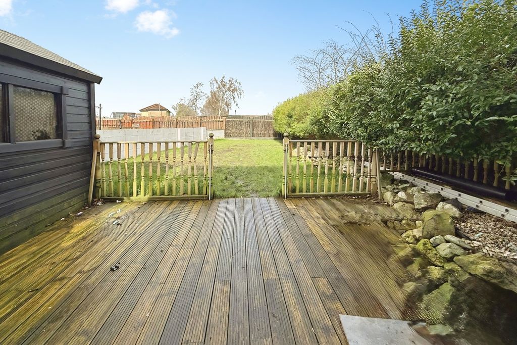 Property photo 3 of 10 External