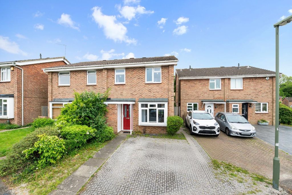 Property photo 1 of 13 Headley Grove