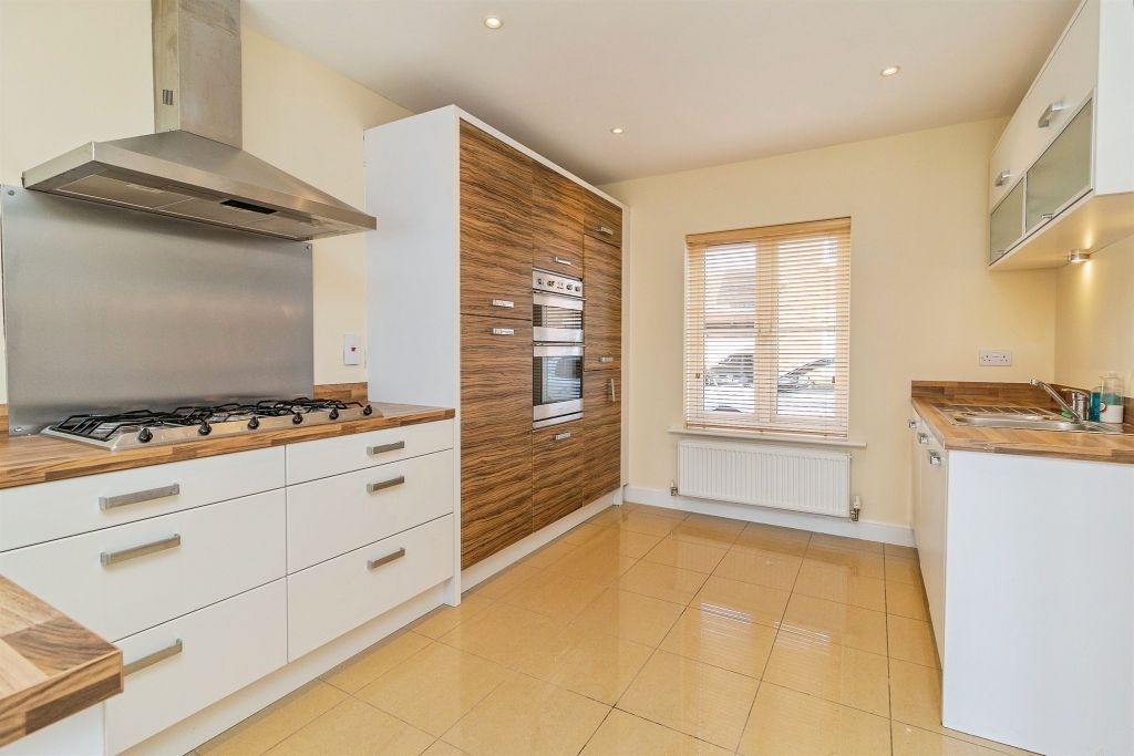 Property photo 3 of 28