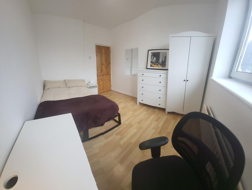 Property photo 3 of 9 Bedroom