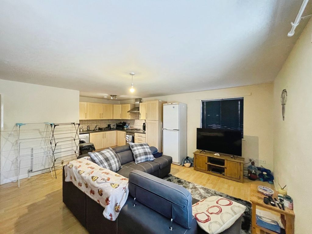 Property photo 2 of 11