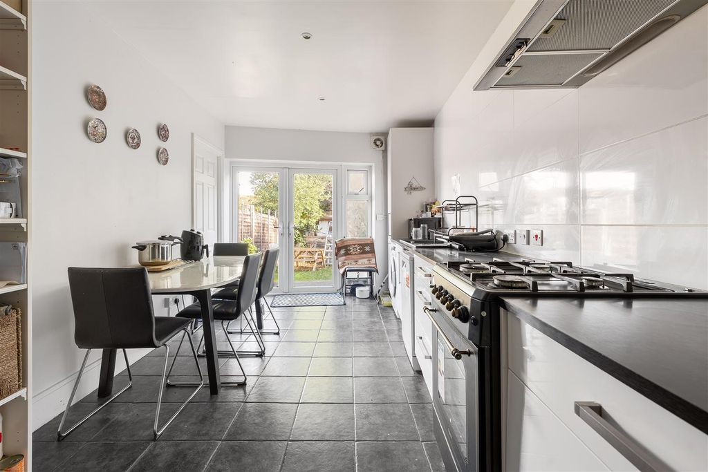 Property photo 3 of 25 20, Edward Avenue