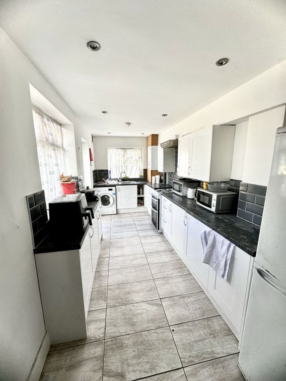 Property photo 3 of 4 Kitchen