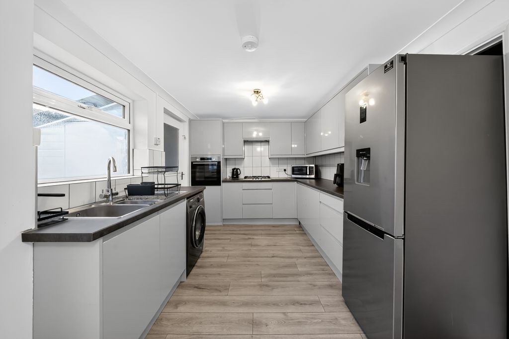 Property photo 2 of 19 Kitchen