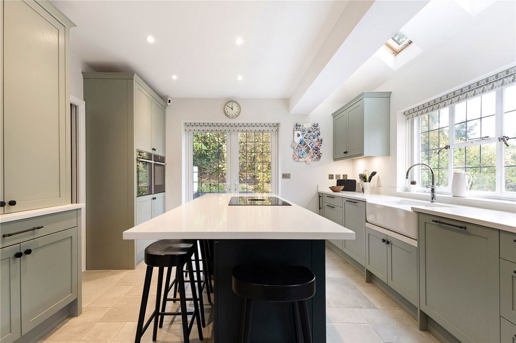 Property photo 3 of 9 Kitchen