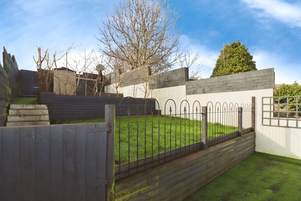 Property photo 2 of 16 Pbox-Img.Jpg