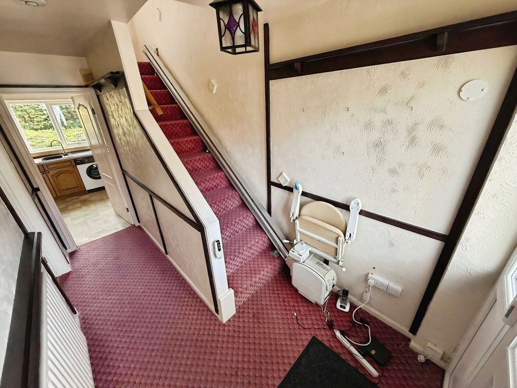 Property photo 2 of 16 Entrance Hall