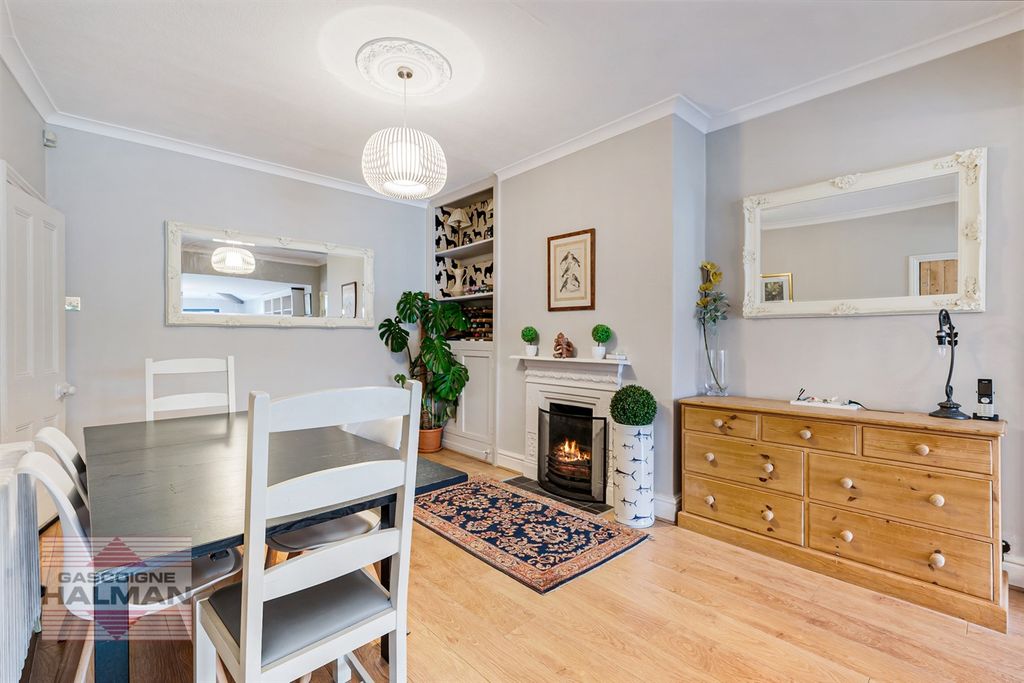 Property photo 3 of 16 Dining Room