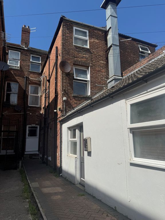 Property photo 1 of 6 1 Bed Flat To Rent Christchurch Road, Bournemouth Bh1