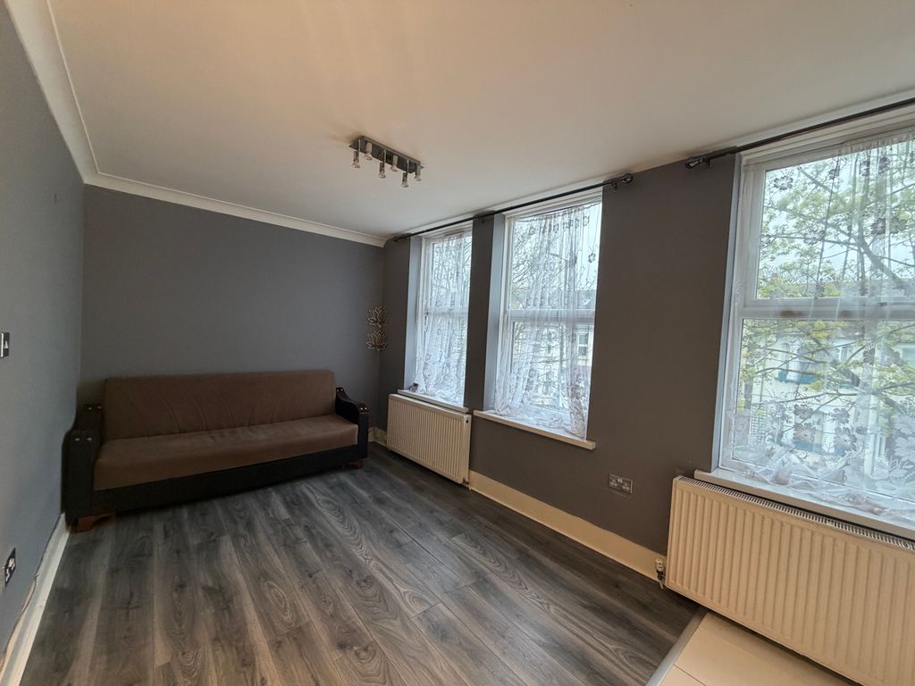 Property photo 3 of 4