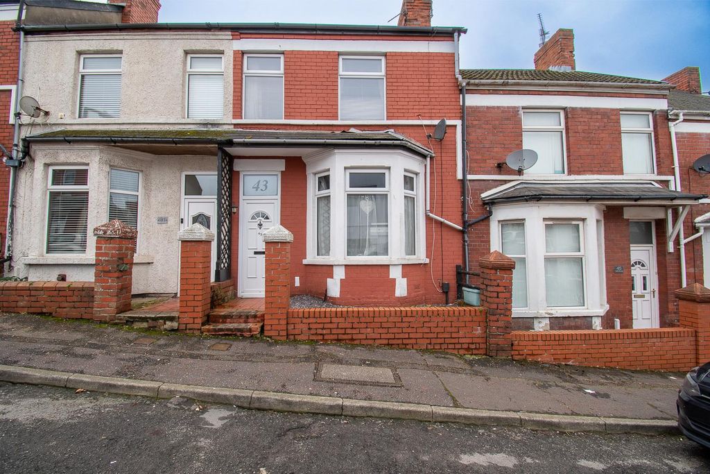 Property photo 1 of 18 Front