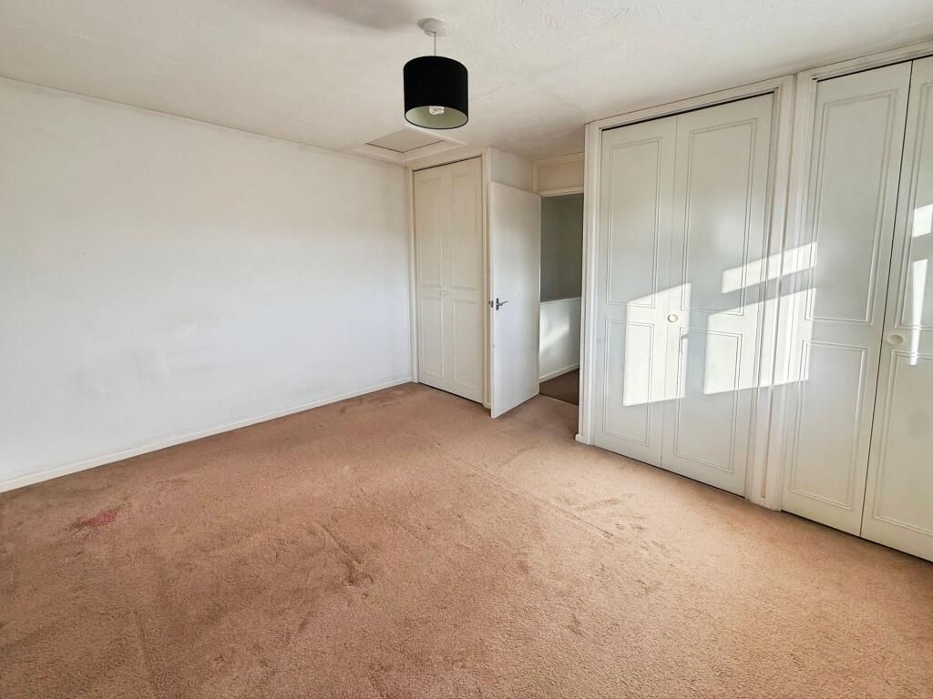 Property photo 3 of 5 .