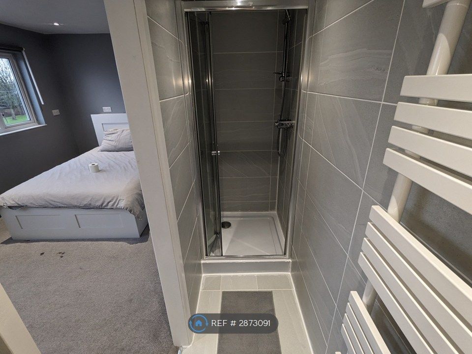 Property photo 2 of 32 En-Suite 1