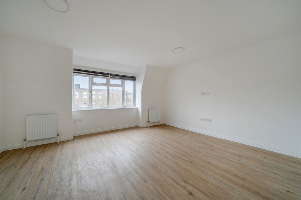 Property photo 2 of 18 1415397-2-698c635...