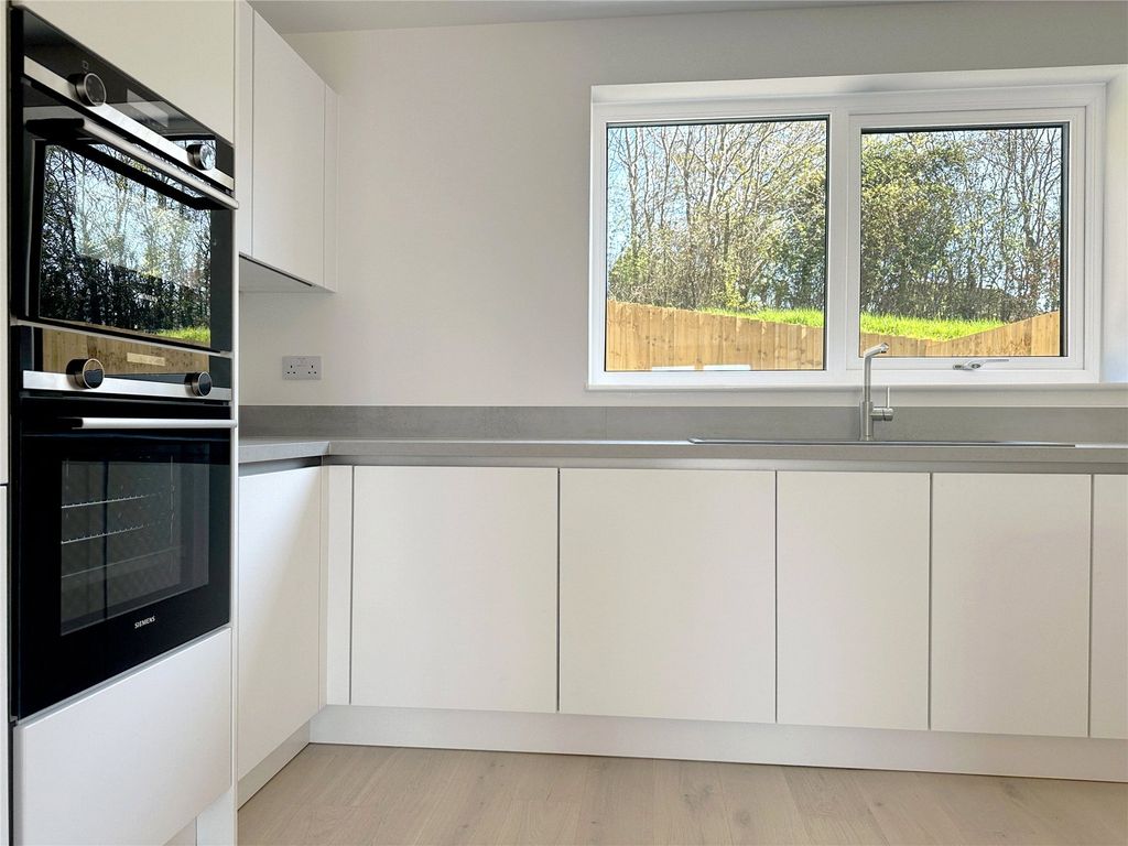 Property photo 3 of 17 Kitchen