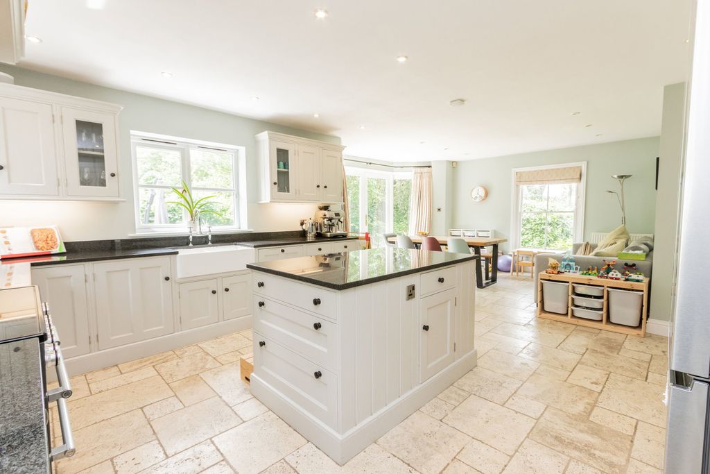 Property photo 3 of 21