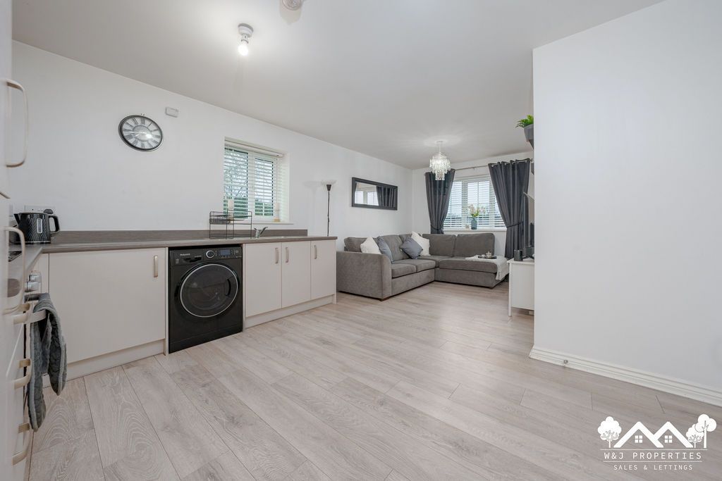 Property photo 3 of 28