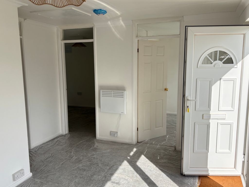 Property photo 3 of 9 Lounge