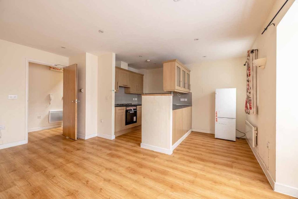 Property photo 2 of 8