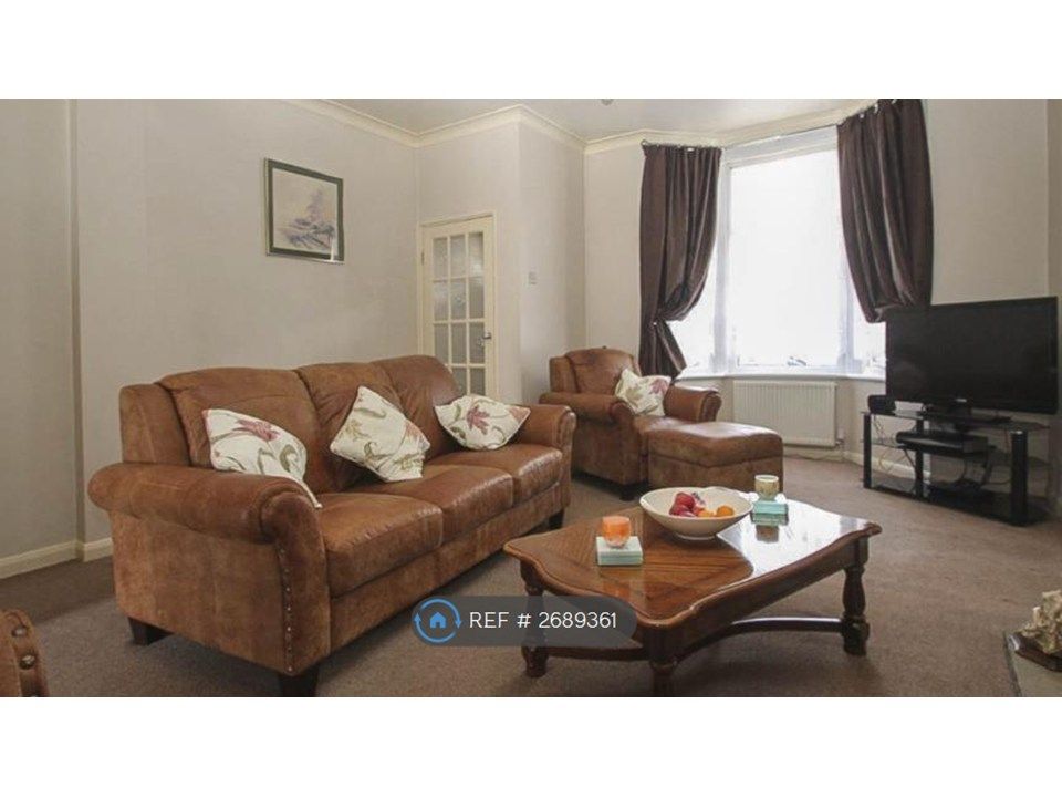 Property photo 2 of 8 Through Lounge