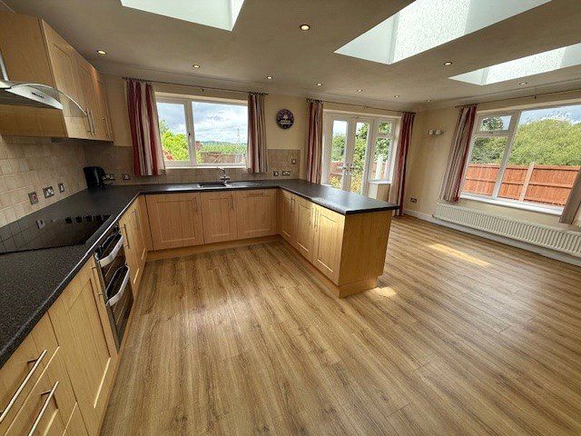 Property photo 2 of 25 Picture No. 12