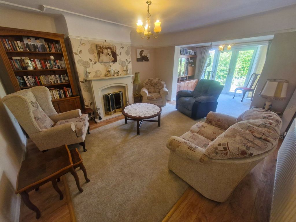 Property photo 2 of 31