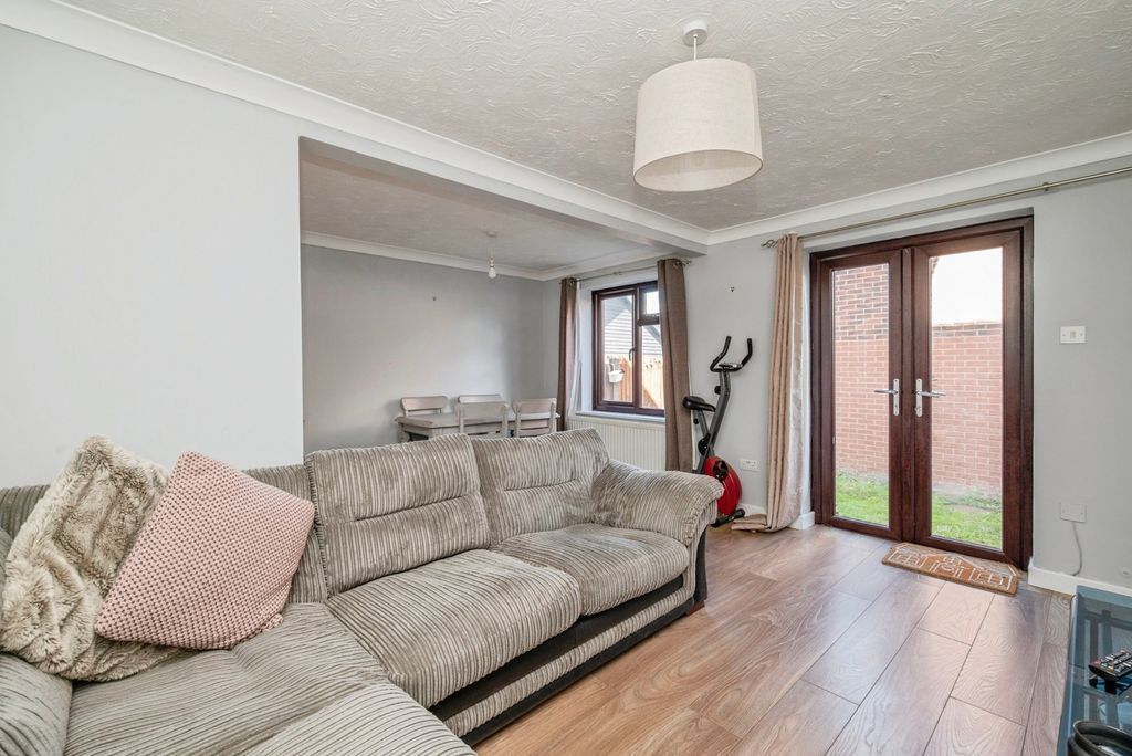 Property photo 2 of 17 Photo