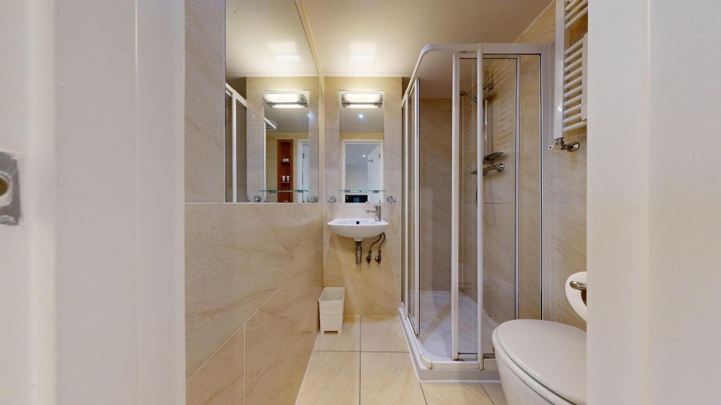 Property photo 3 of 7 Bathroom