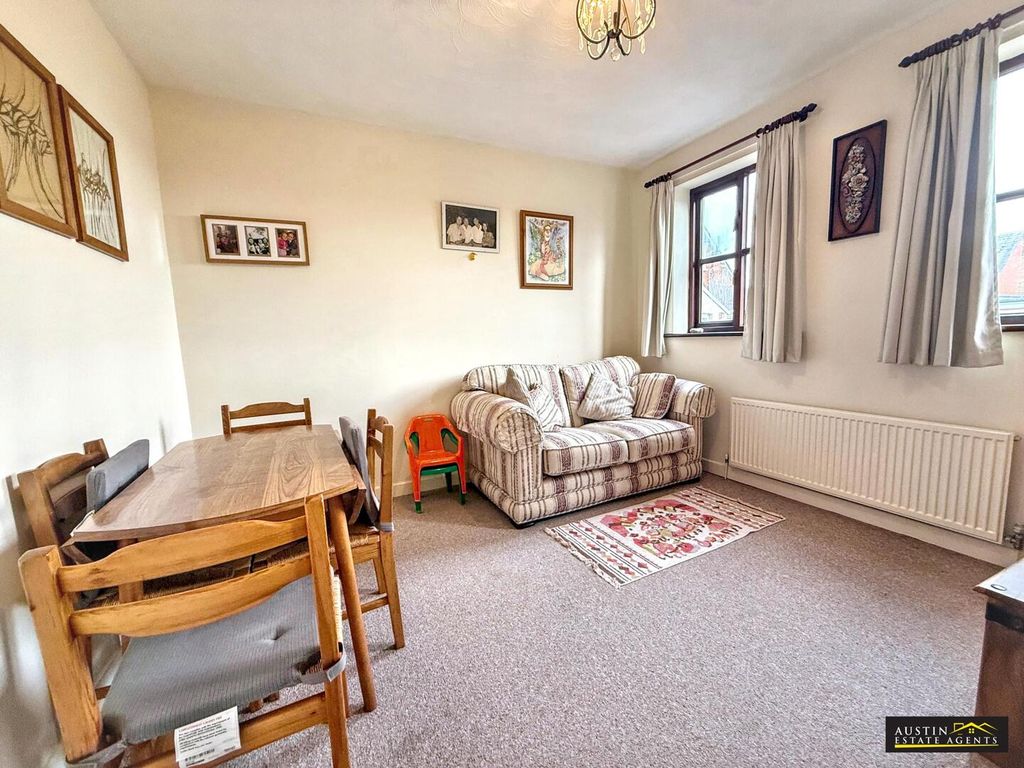 Property photo 2 of 10 Living Room