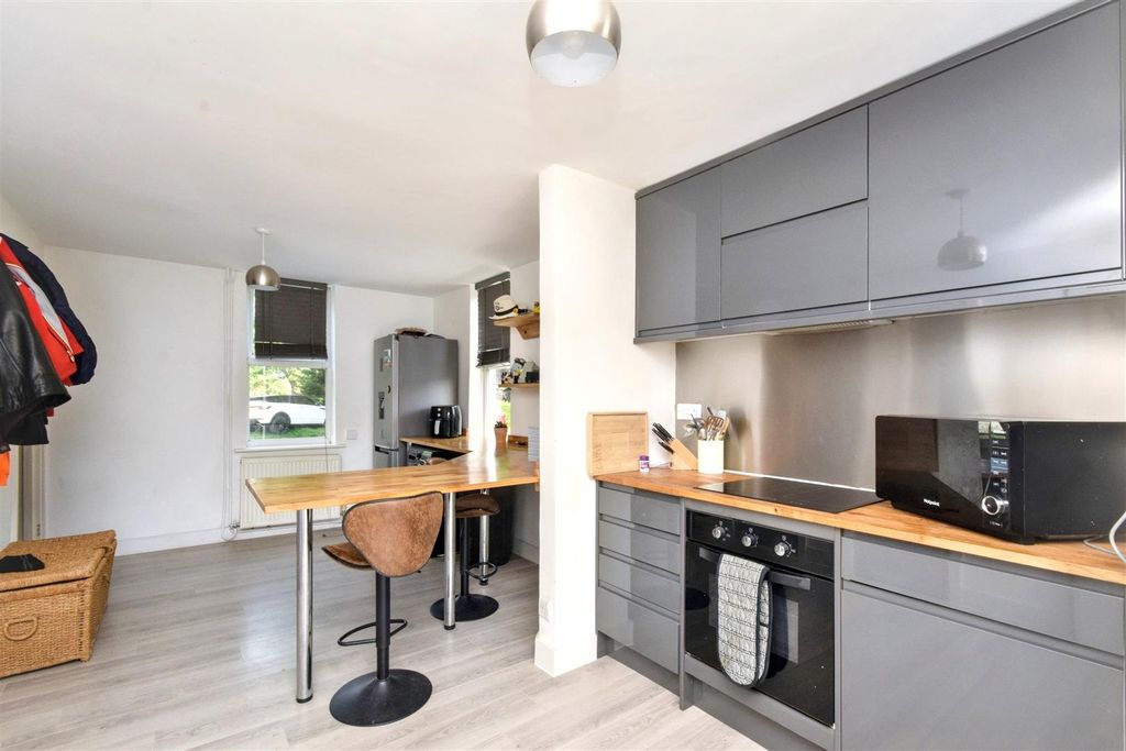 Property photo 2 of 13 3 (1).Jpg