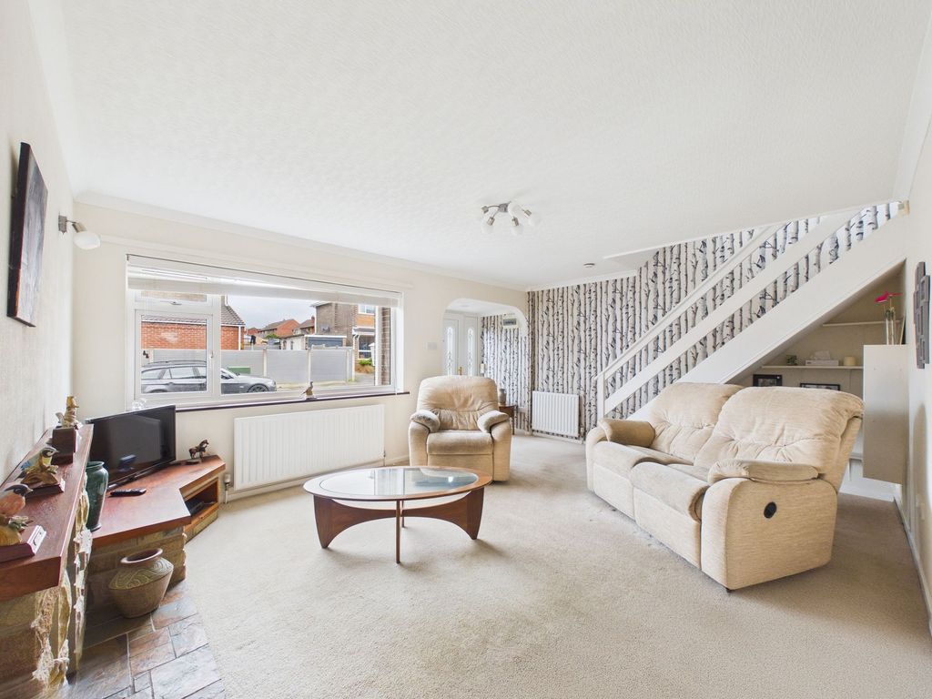 Property photo 2 of 17 Lounge