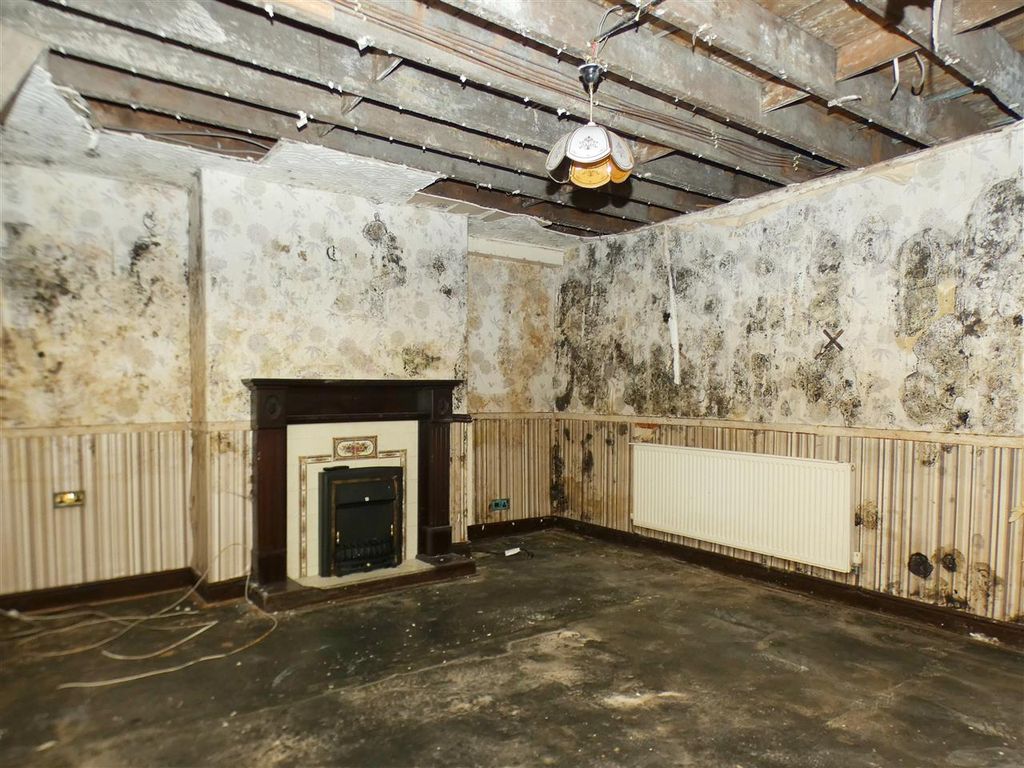 Property photo 3 of 11 Lounge