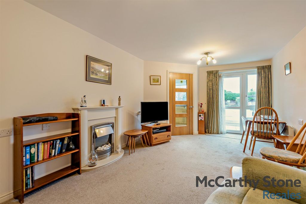 Property photo 2 of 20 8673918-Interior09-800.Jpg