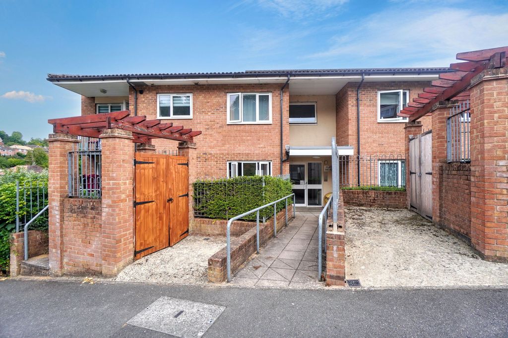 Property photo 1 of 10 Photo 11