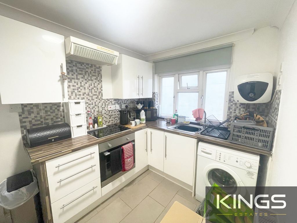 Property photo 1 of 9 Flat 2, 5 Cranbury Av (10)Logo