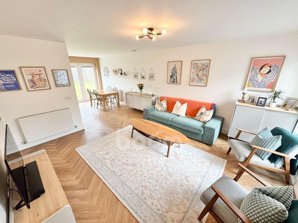 Property photo 3 of 26 Lochwynd, Lochwinnoch Lounge Pic