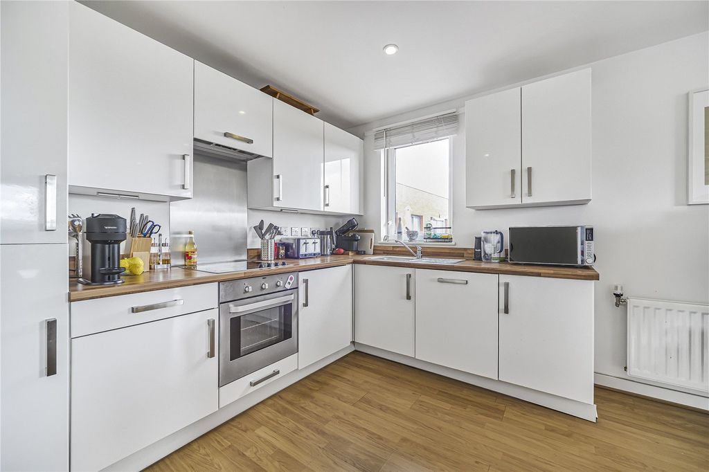 Property photo 3 of 8 Picture No. 15