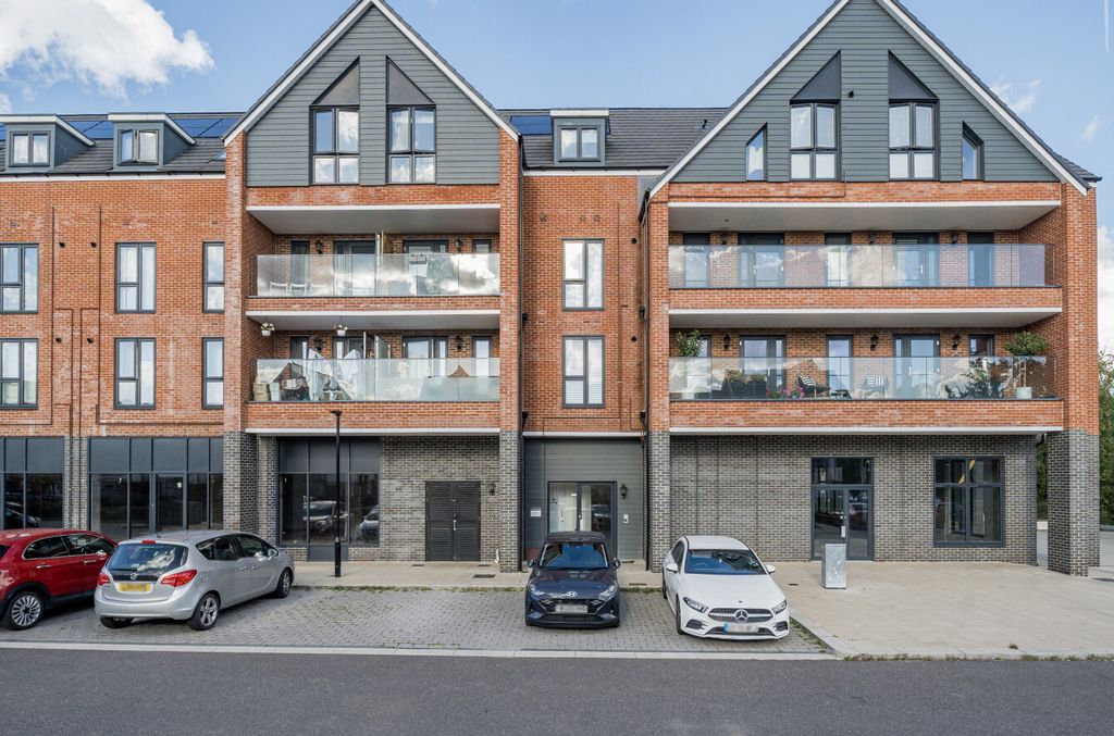 Property photo 1 of 17 1348181-16-68Bf06...